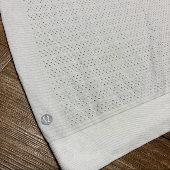 Lululemon Breeze By Shirt Women's White Long Sleeve Breathable Run Top Gym - Picture 4 of 9